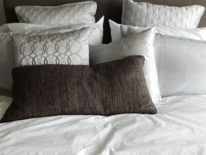 Bett 2